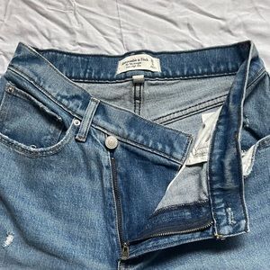 Abercrombie & Fitch Curve Love with asymmetrical button closure